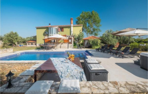 Nice Home In Galizana